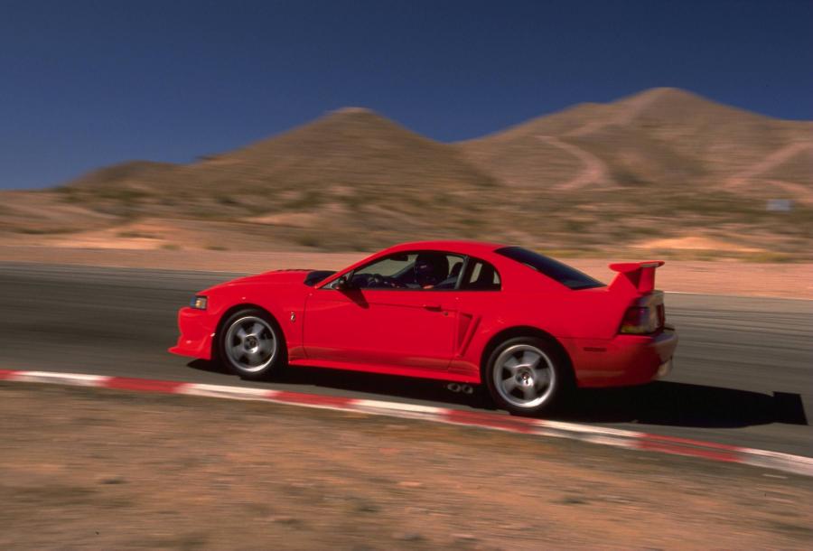  Ford Mustang SVT Cobra R 2000 года  (фото 31 из 128)